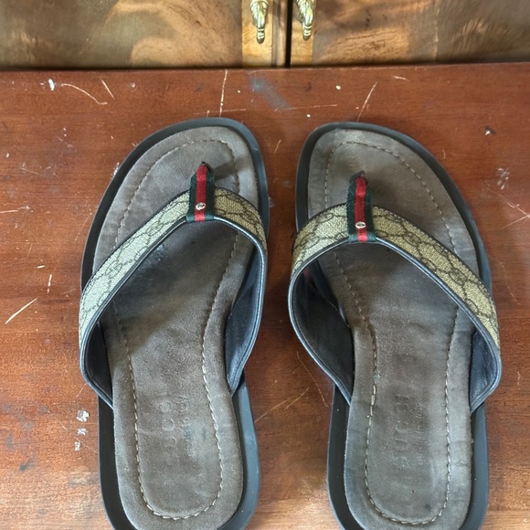 Gucci GG Flip Flop Sandals - Picture 4 of 8